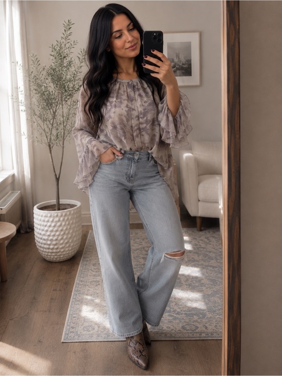 Reitmans Tops - ✨3/$45✨Reitmans Lavender Floral Ruffled Sleeve Blouse